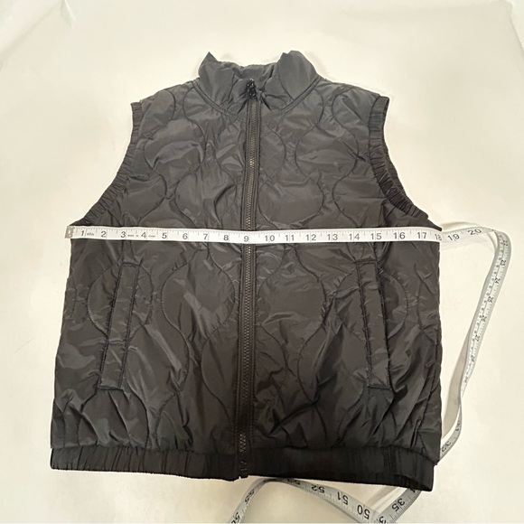 2 for$15 Old Navy Cropped Quilted Girl’s Vest - Picture 10 of 12